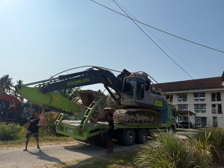ALAT MEREK ZUMILION DAN TIGA ORANG DIAMANKAN, DI DUGA MASUK KAWASAN HUTAN SERTA WILAYAH KERJA PERUSAHAAN
