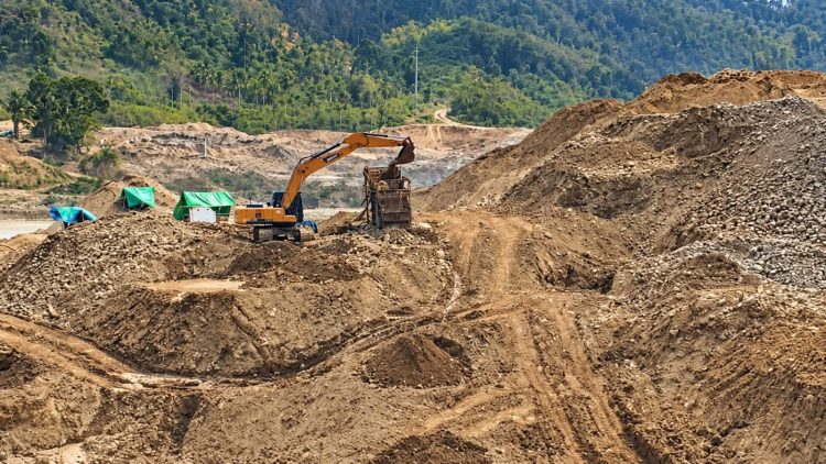 PETI Botudulanga Mengkhawatirkan: Alat Berat Beroperasi, Jalan Umum Terancam Lumpur
